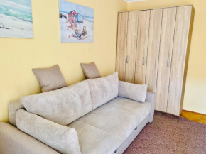 Sunny Parkside Apartment